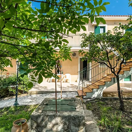 Anemona E Apartment